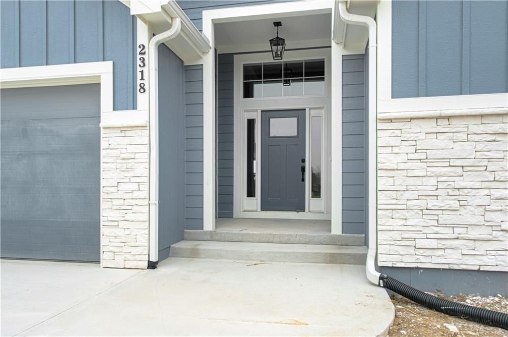 Photo 2 of 45 - 2318 Larkspur Lane