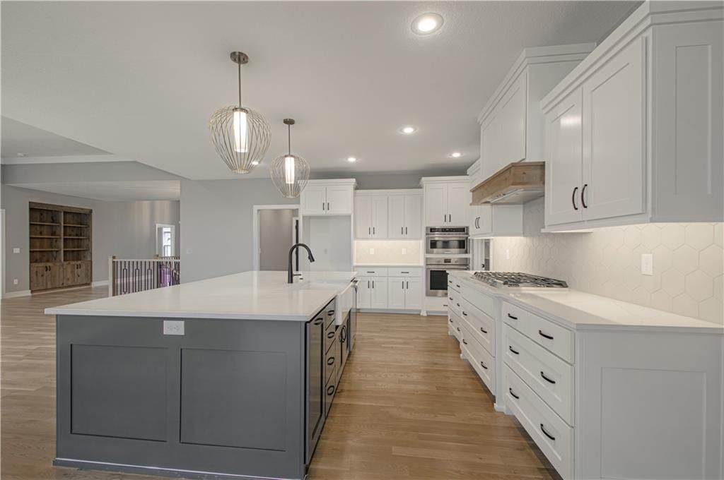 Photo 12 of 45 - 2318 Larkspur Lane