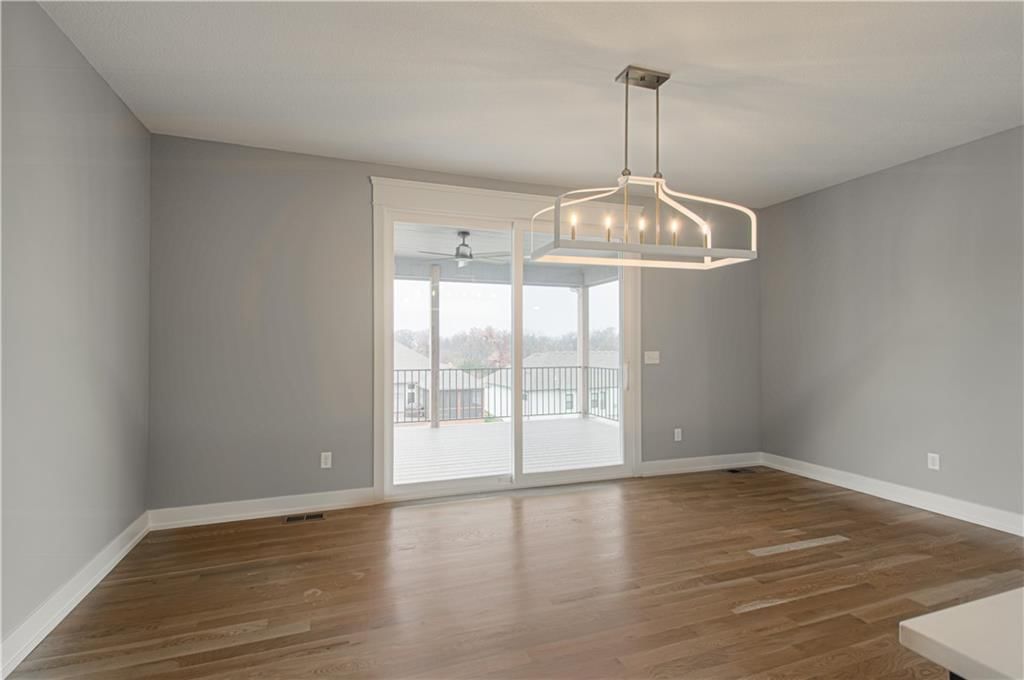 Photo 14 of 45 - 2318 Larkspur Lane