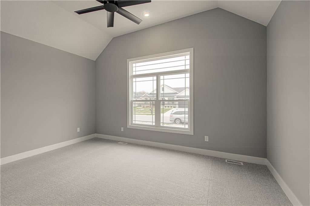 Photo 25 of 45 - 2318 Larkspur Lane