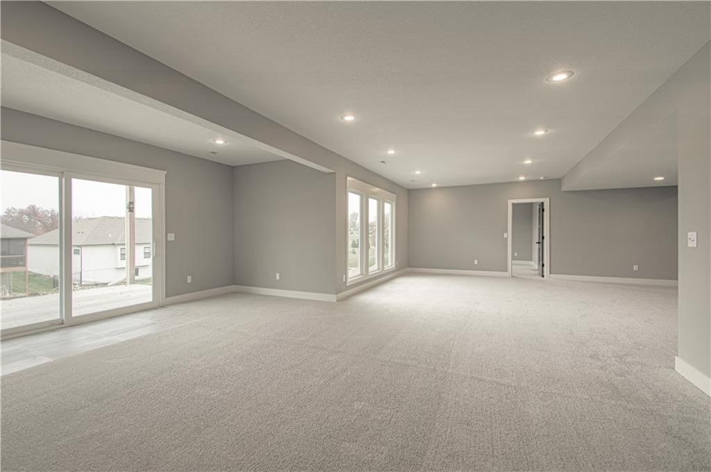 Photo 31 of 45 - 2318 Larkspur Lane