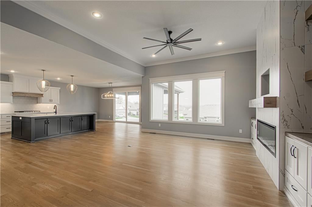 Photo 6 of 45 - 2318 Larkspur Lane