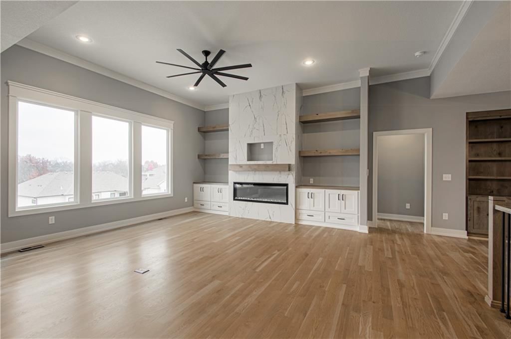 Photo 7 of 45 - 2318 Larkspur Lane