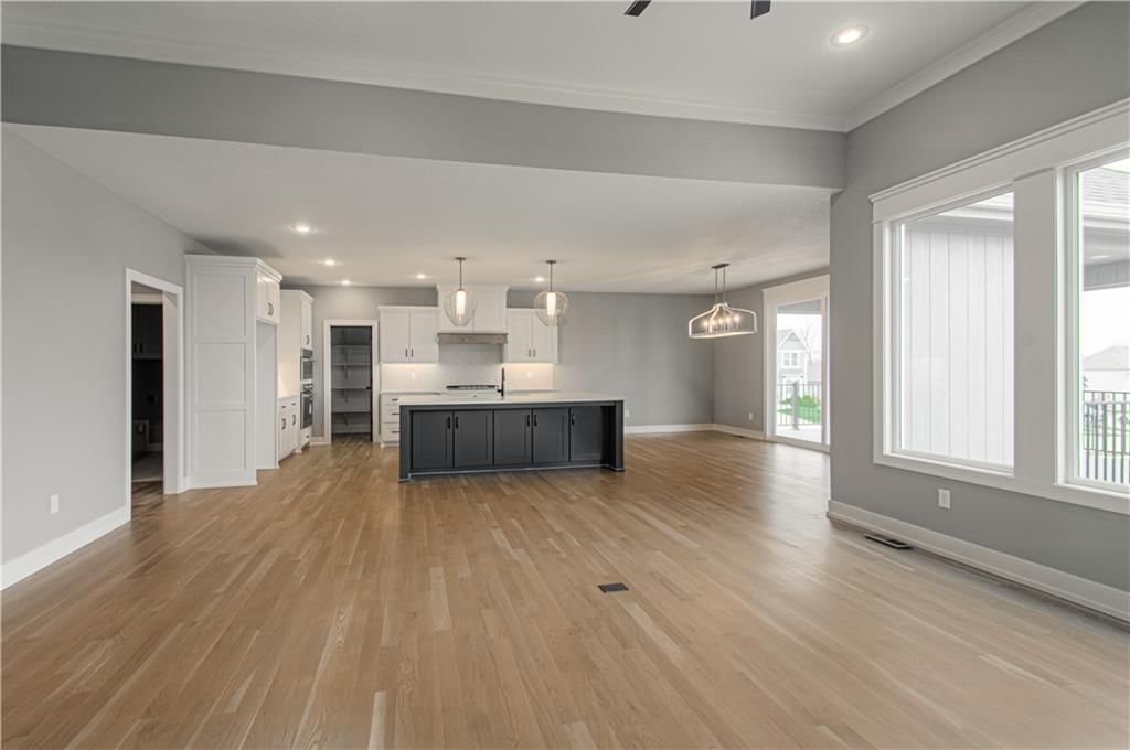 Photo 9 of 45 - 2318 Larkspur Lane