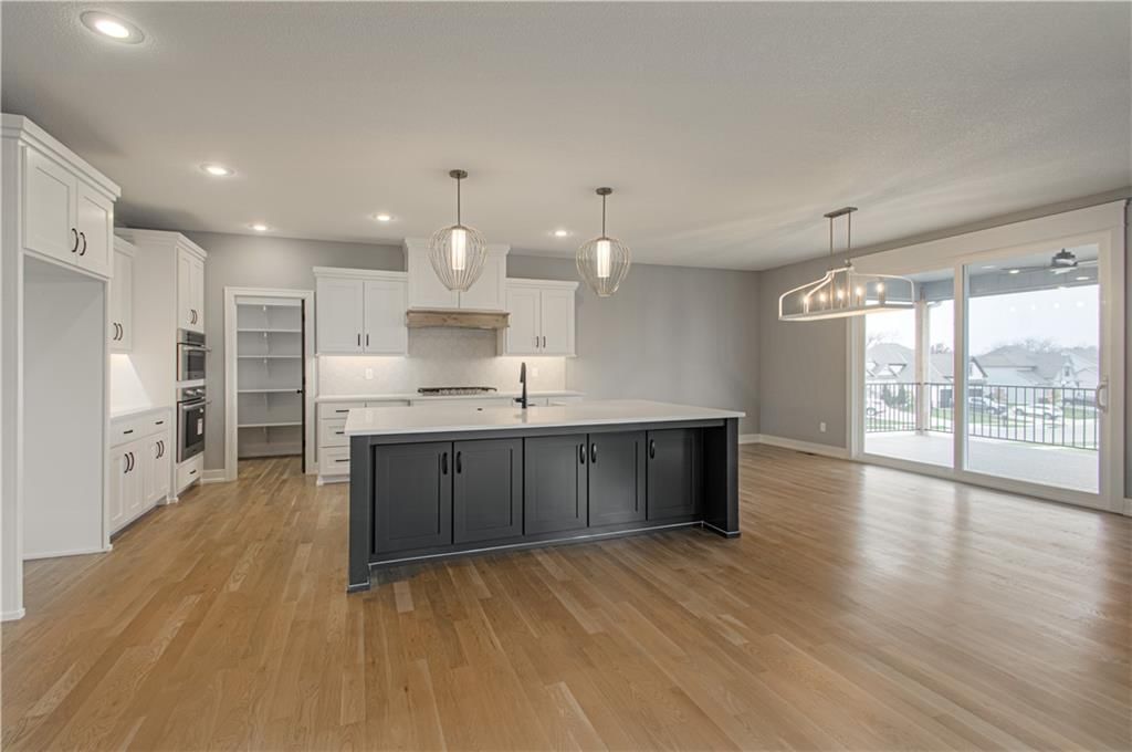 Photo 10 of 45 - 2318 Larkspur Lane