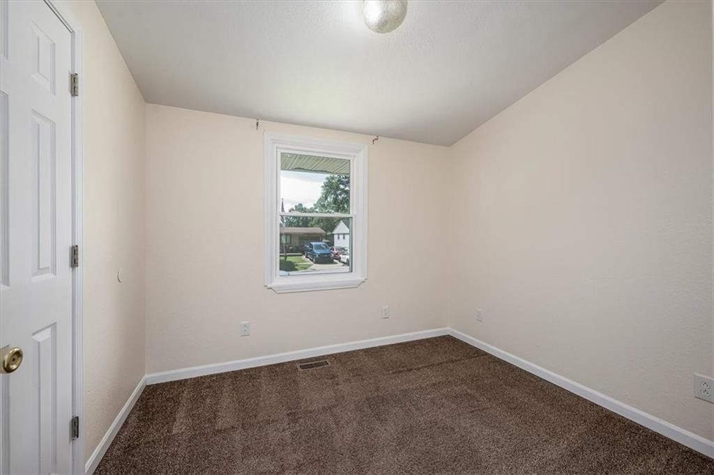 318 Holiday Drive — photo 11