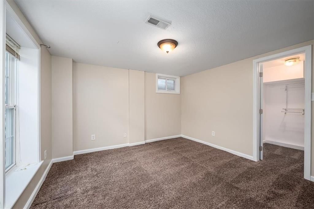 318 Holiday Drive — photo 16