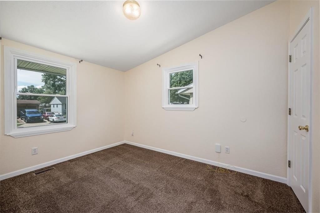 318 Holiday Drive — photo 10