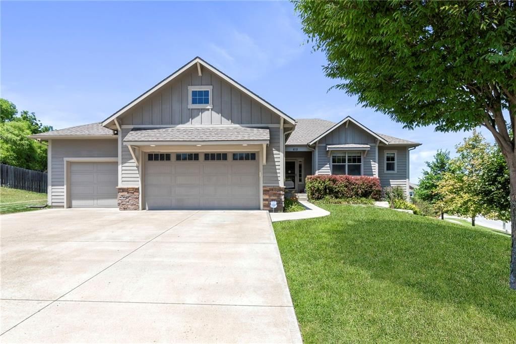 615 N Monterey Way — photo 2