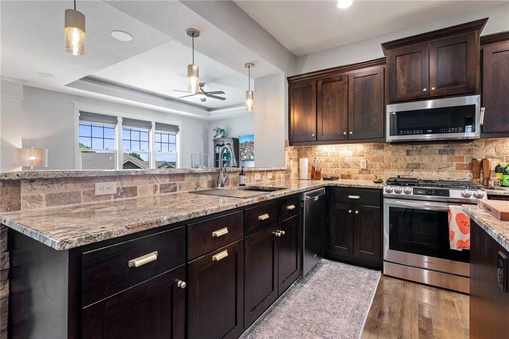 615 N Monterey Way — photo 16