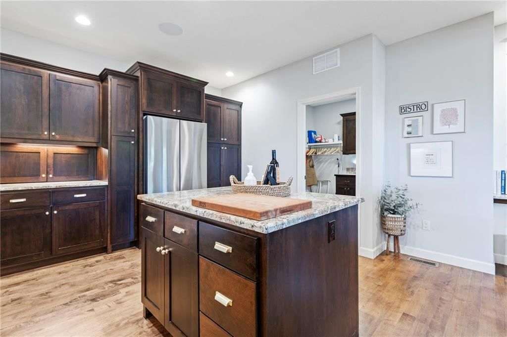 615 N Monterey Way — photo 17