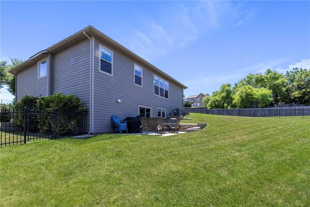 615 N Monterey Way — photo 50
