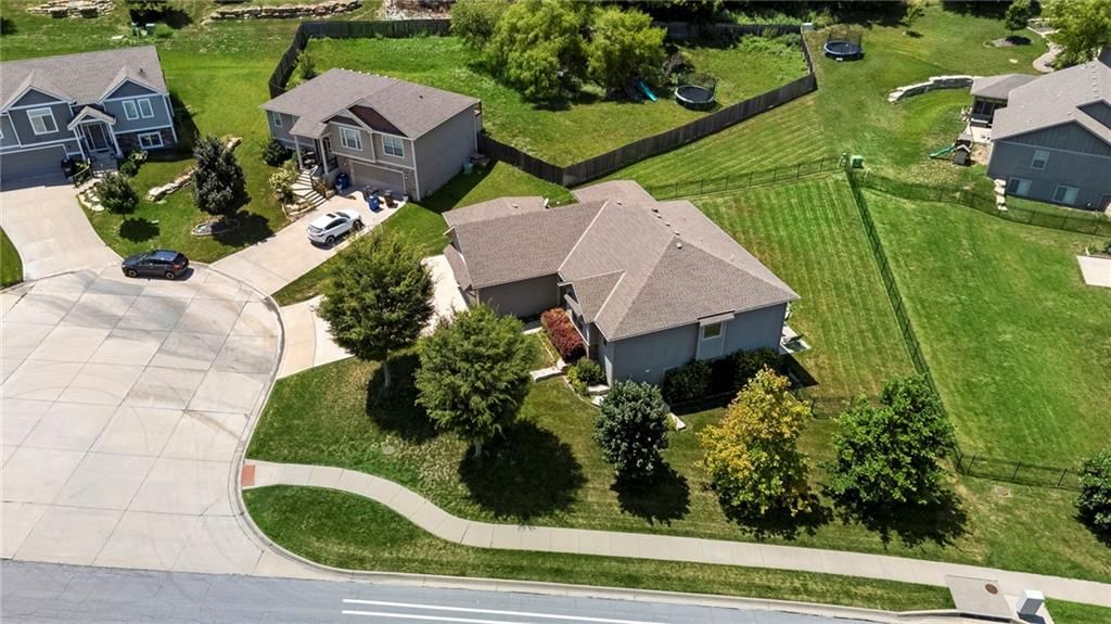 615 N Monterey Way — photo 58