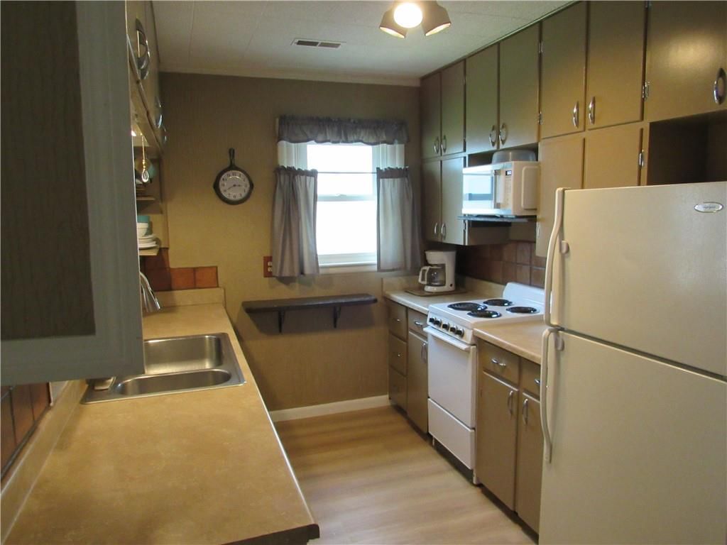 706 W 10th Street — photo 9