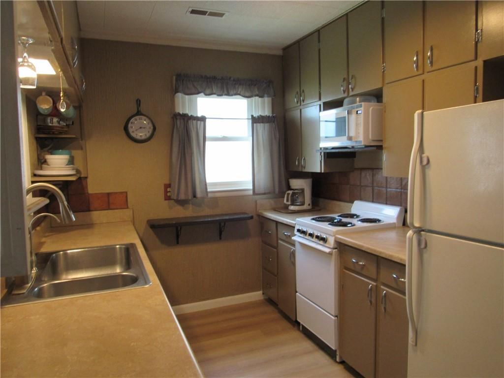 706 W 10th Street — photo 10