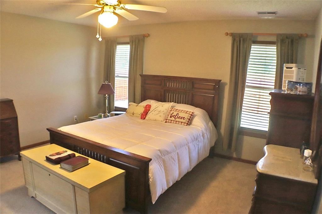 1215 Foxridge Drive — photo 12