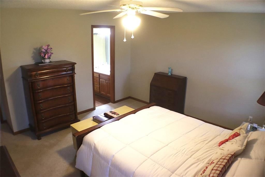 1215 Foxridge Drive — photo 13