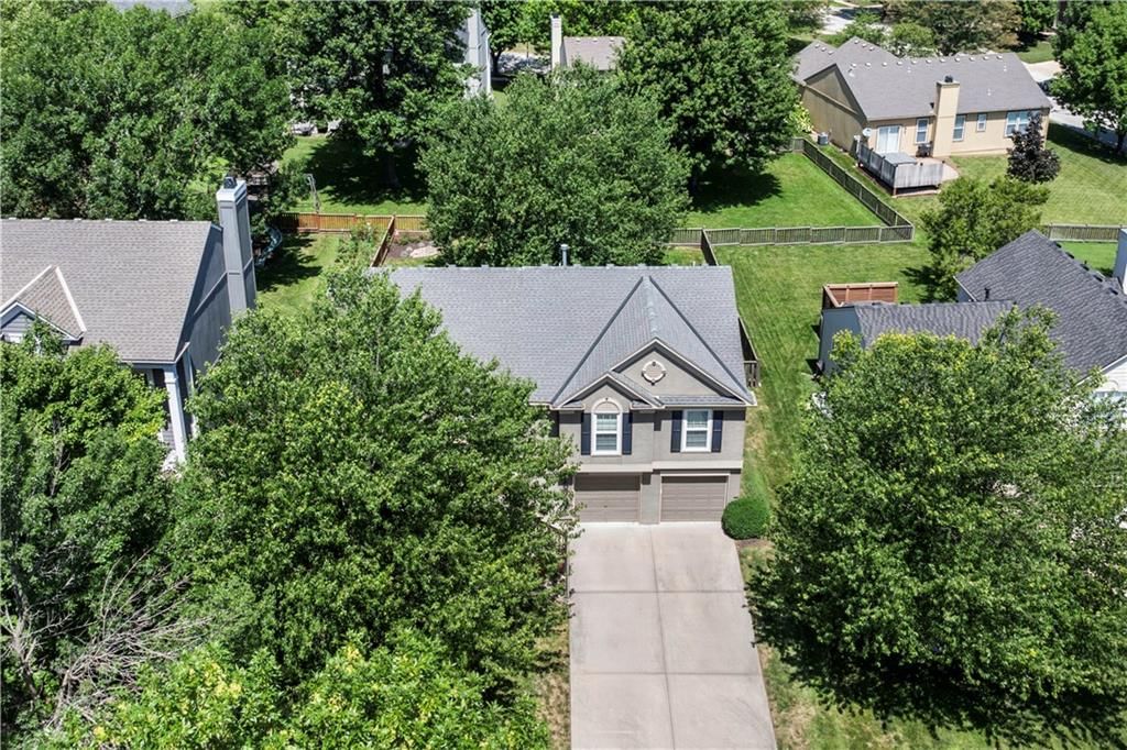 15868 W 157th Terrace — photo 3