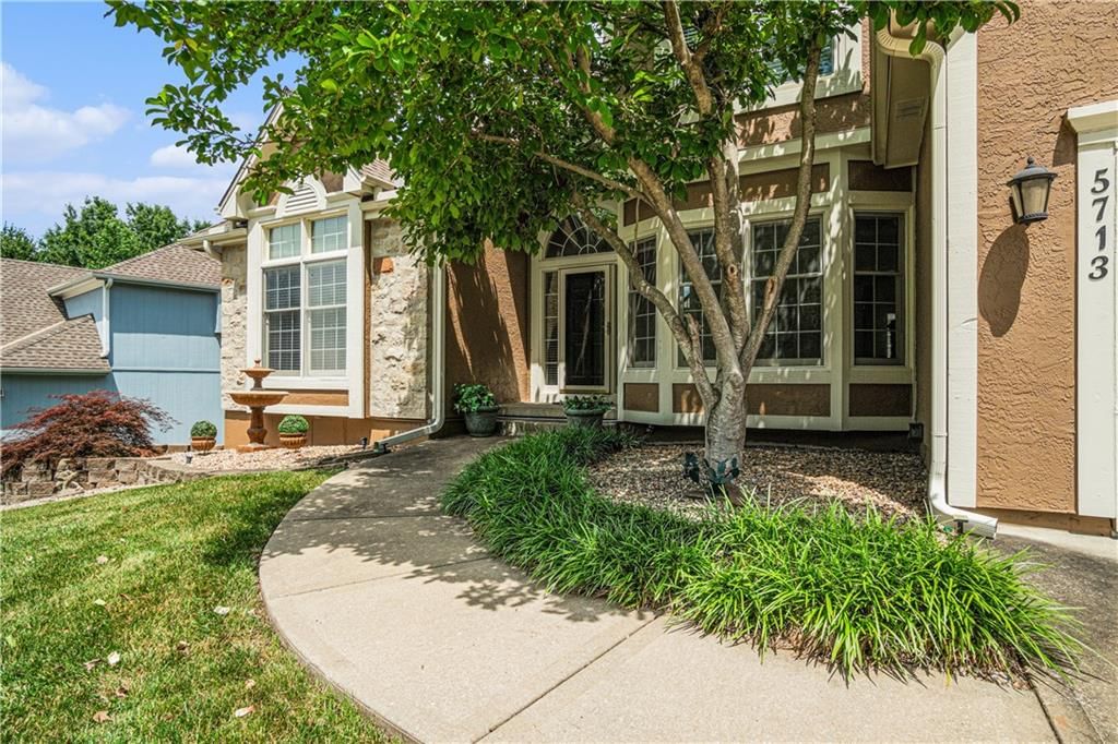 5713 NE Sapphire Court — photo 5