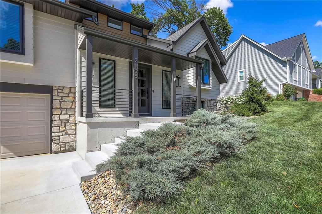2105 SW Brookshire Drive — photo 4