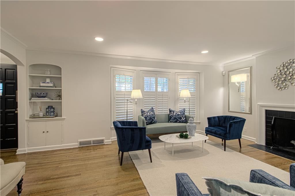 1204 W 70th Street — photo 4