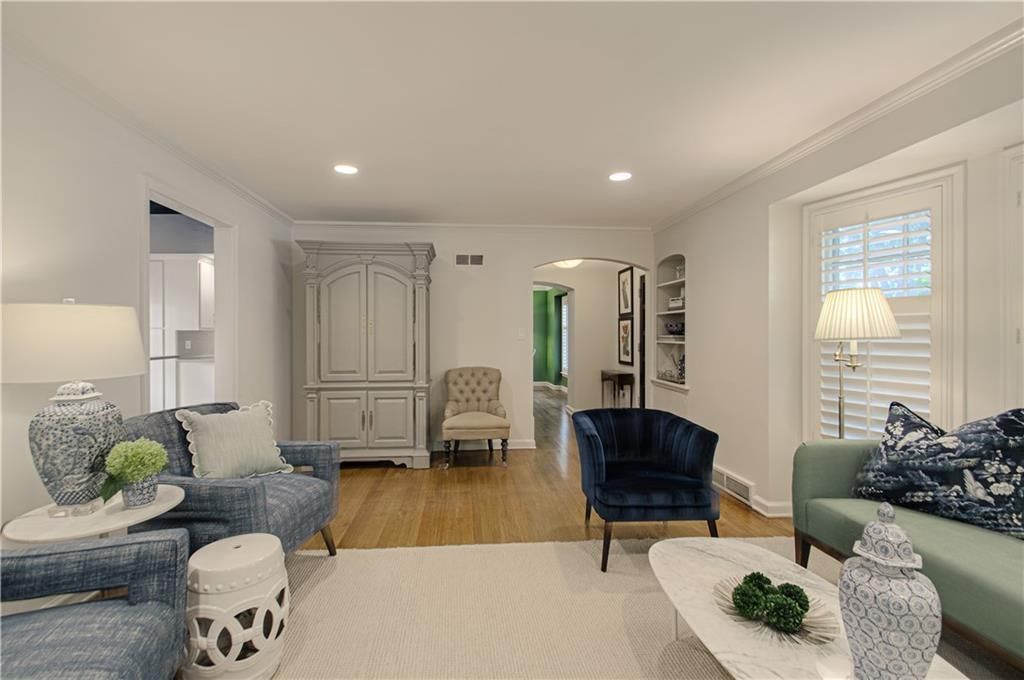 1204 W 70th Street — photo 5