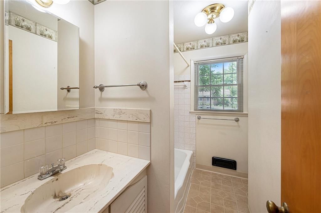 8201 W 89th Street — photo 13