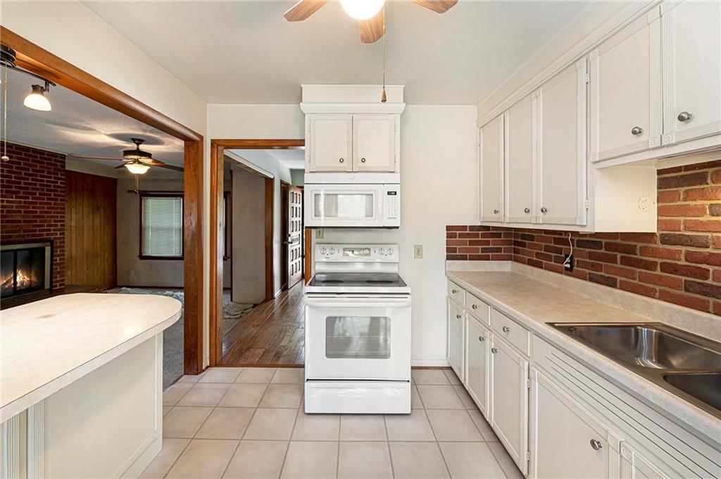 8201 W 89th Street — photo 7