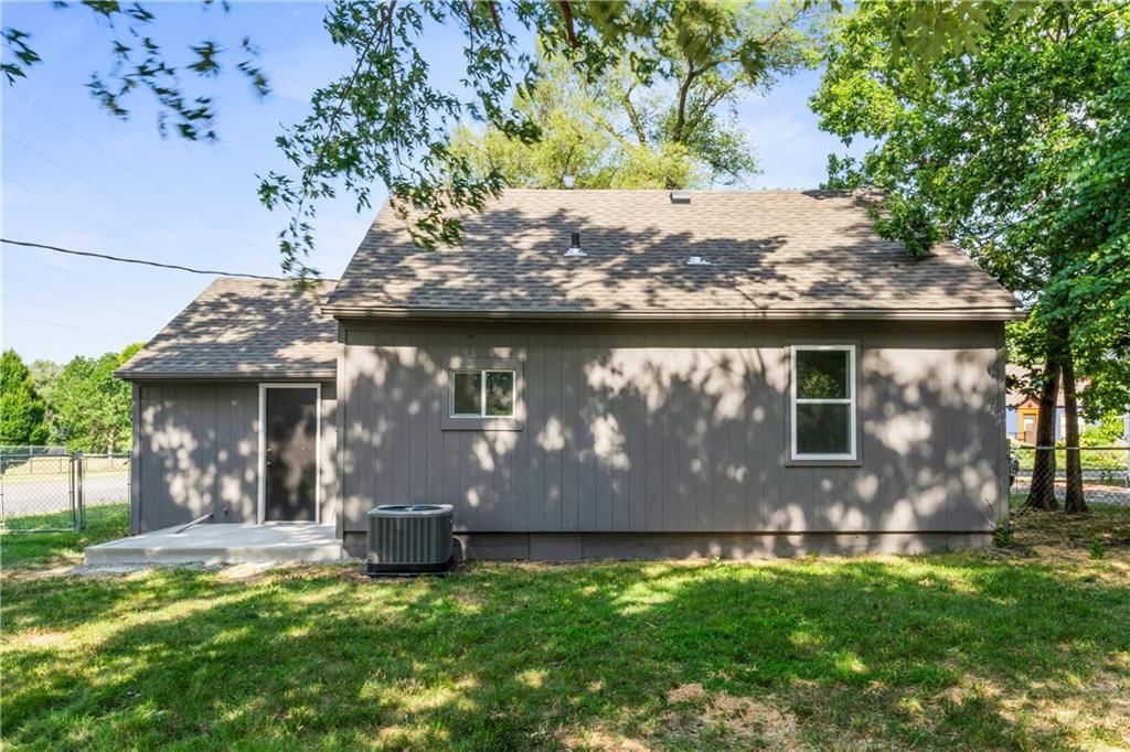 1830 Illinois Street — photo 30