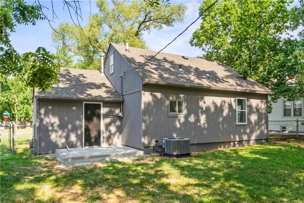 1830 Illinois Street — photo 31