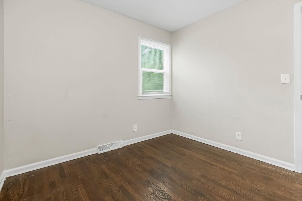13309 Winchester Avenue — photo 16