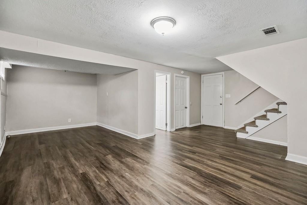 13309 Winchester Avenue — photo 24