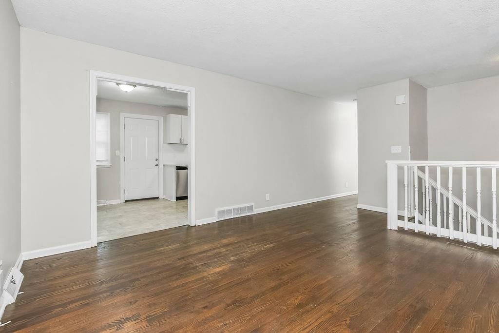 13309 Winchester Avenue — photo 6