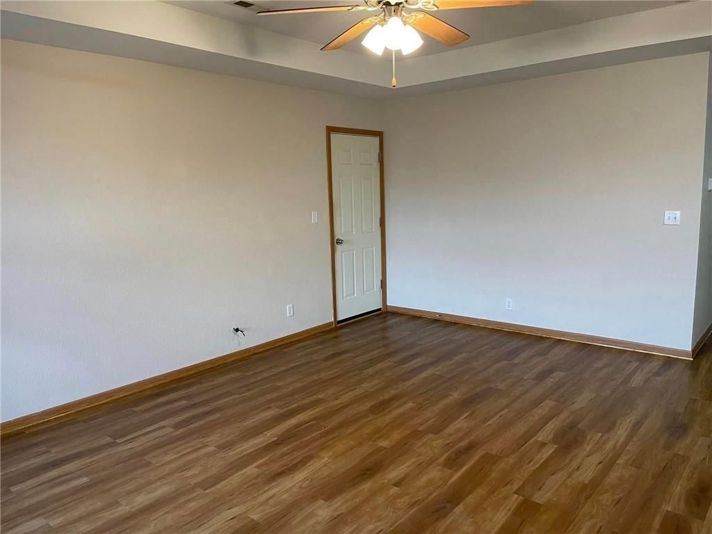 1528 Champion Drive — photo 2