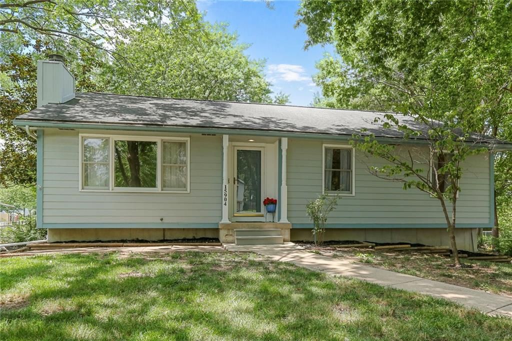 15904 Richmond Avenue — photo 2