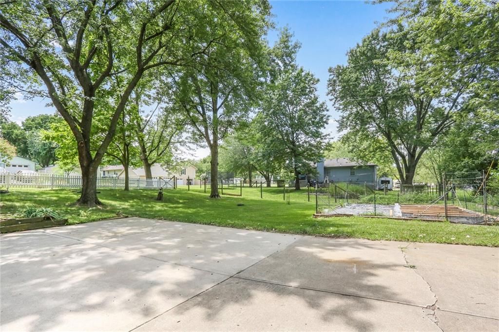 15904 Richmond Avenue — photo 26