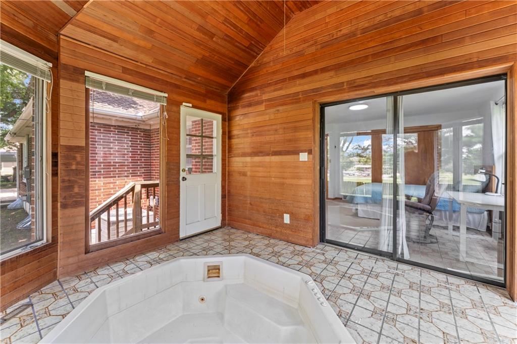 4706 Hedges Avenue — photo 32