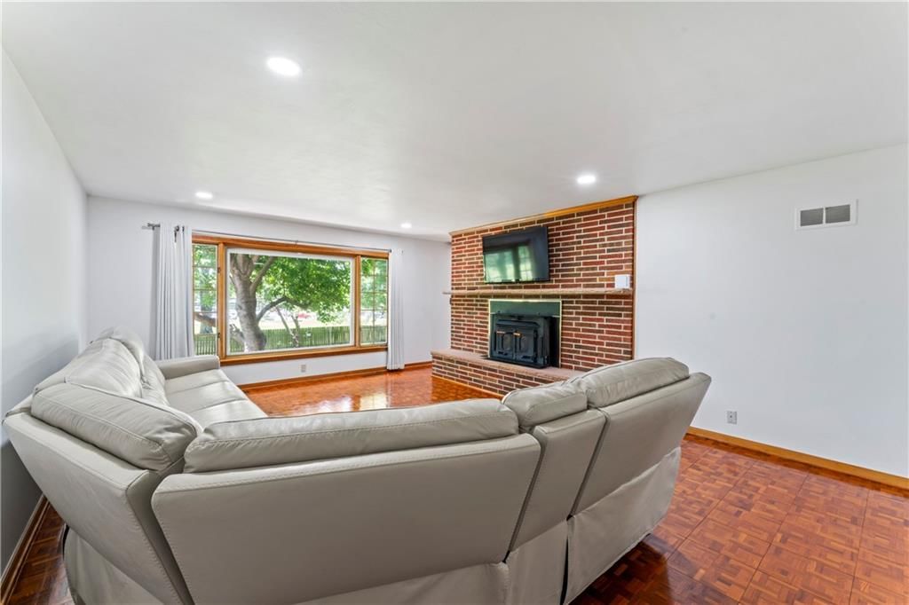 4706 Hedges Avenue — photo 8