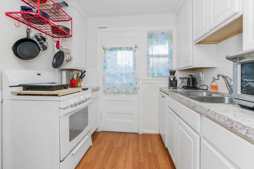 420 E 63RD Terrace — photo 9