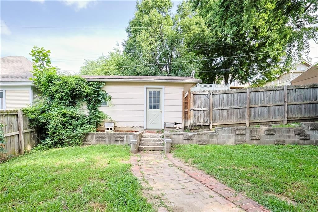 2517 Felix Street — photo 38