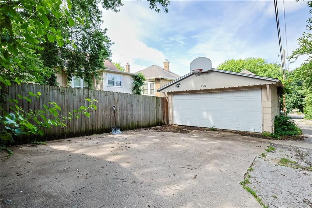 2517 Felix Street — photo 42