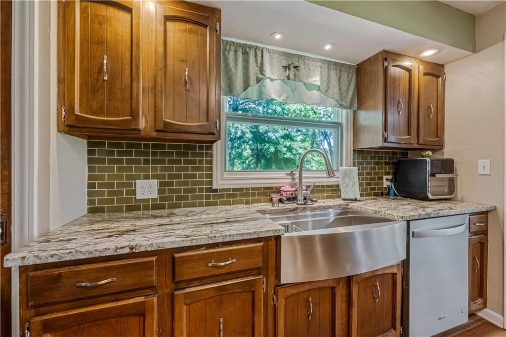 401 E Montgomery Street — photo 21