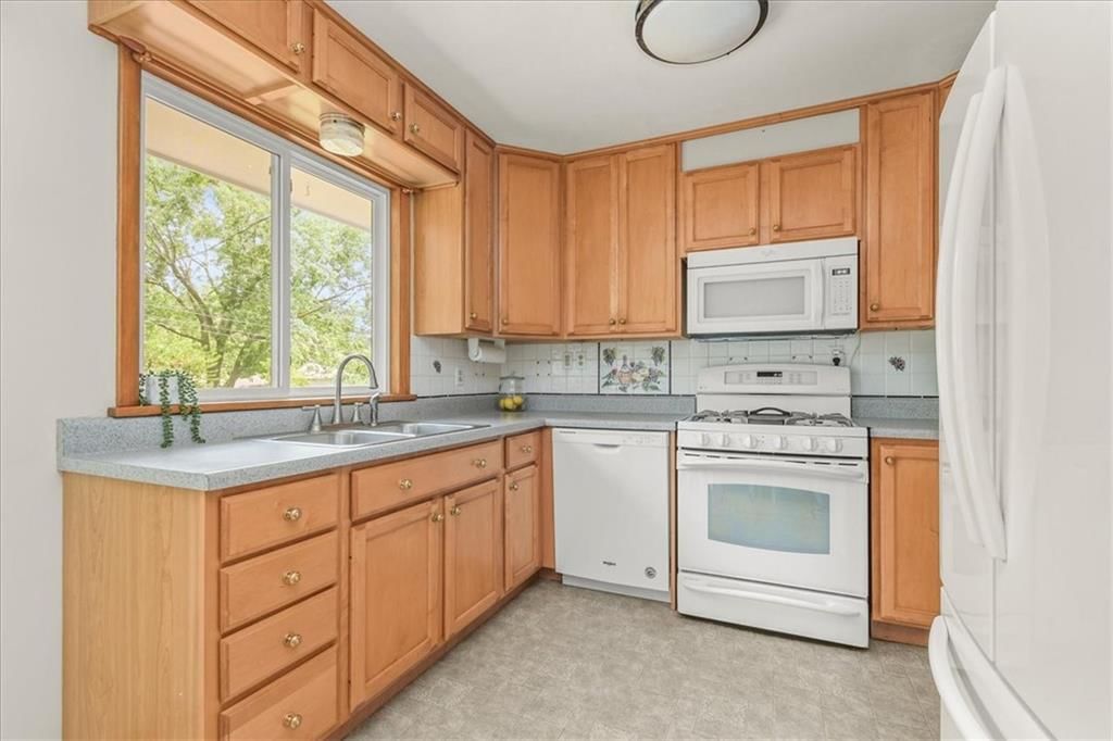 7900 E 92nd Terrace — photo 9