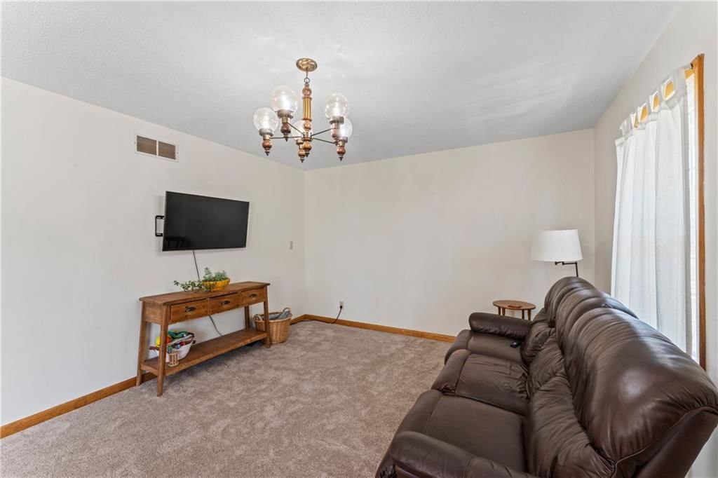 205 Oak Street — photo 8