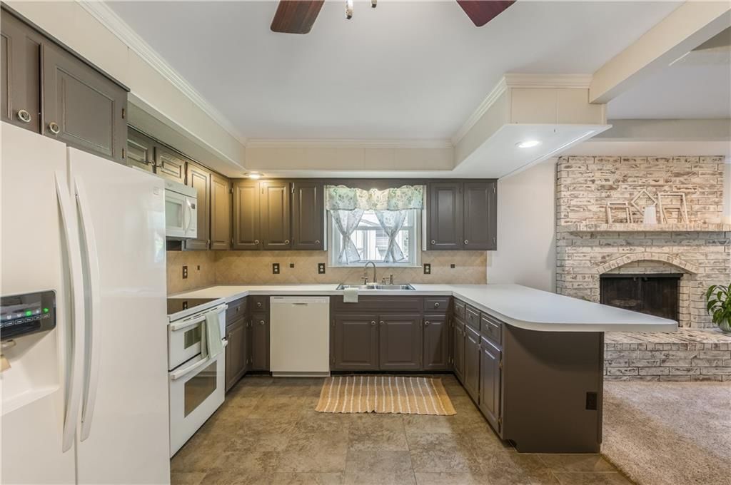 603 Montgomery Street — photo 17