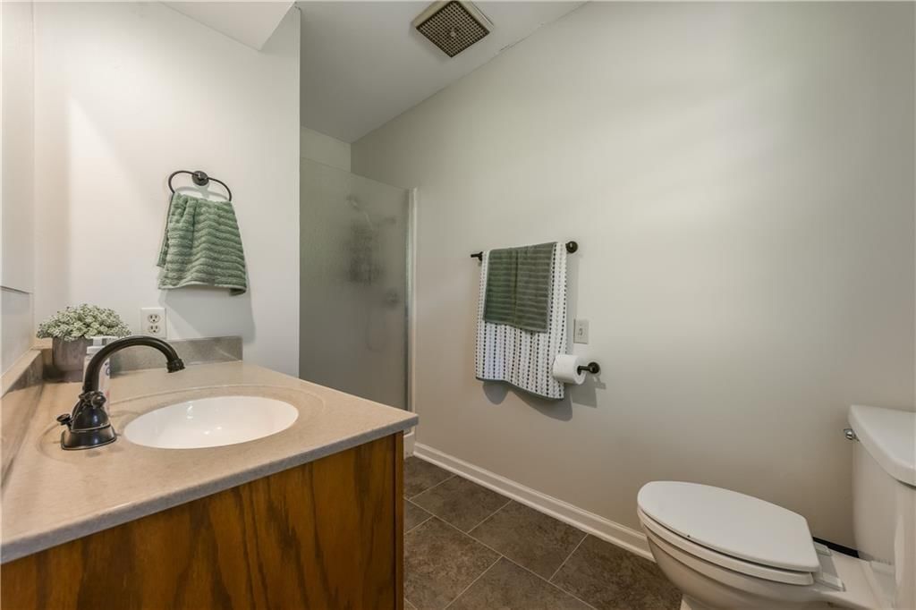 603 Montgomery Street — photo 20