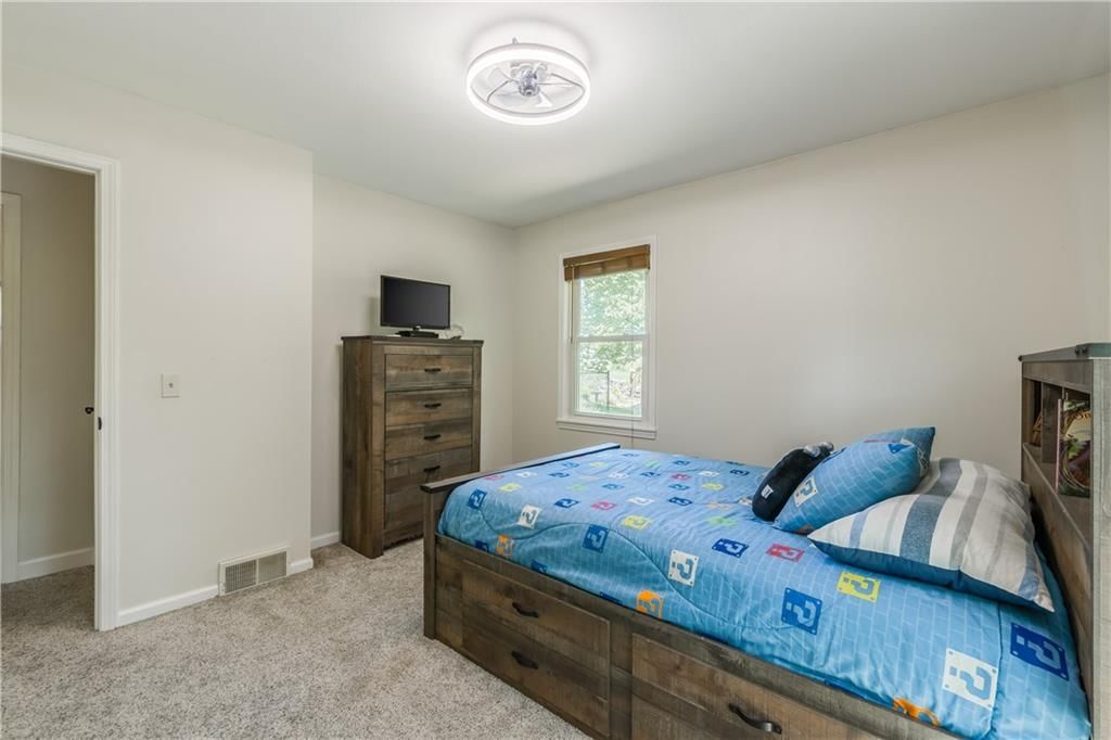 603 Montgomery Street — photo 25