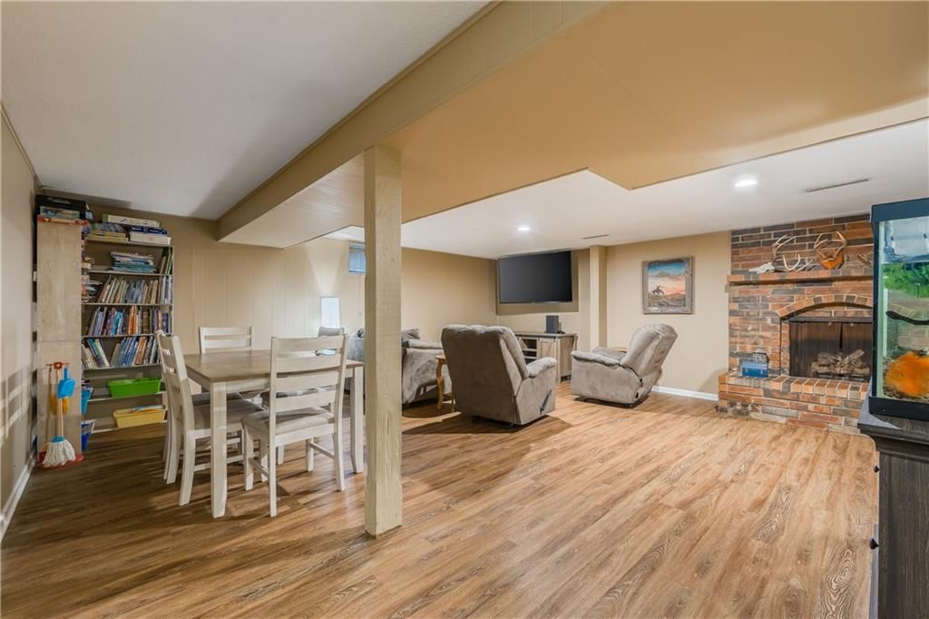 603 Montgomery Street — photo 31
