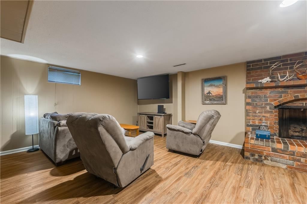 603 Montgomery Street — photo 33