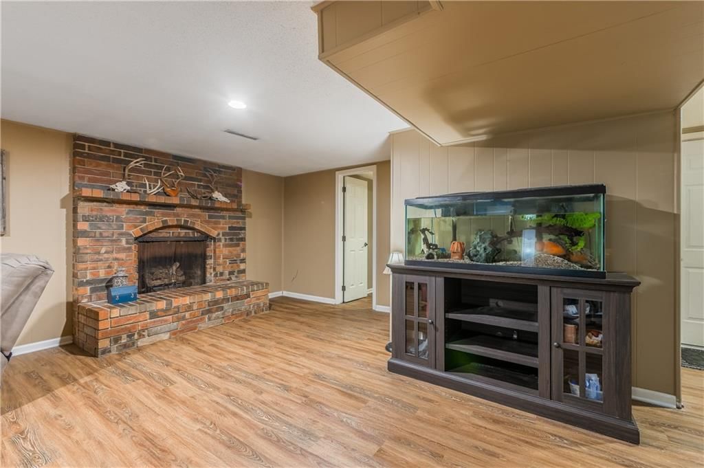 603 Montgomery Street — photo 34